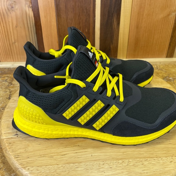 Adidas UltraBoost DNA x LEGO® Size 9.5 - Black/Yellow, Great Cond. - Picture 3 of 11